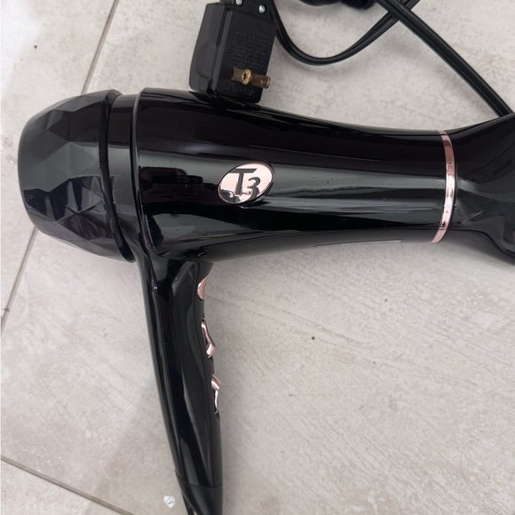 T3 Feather Weight Luxe 2i Hair Dryer with Rose Gold Details